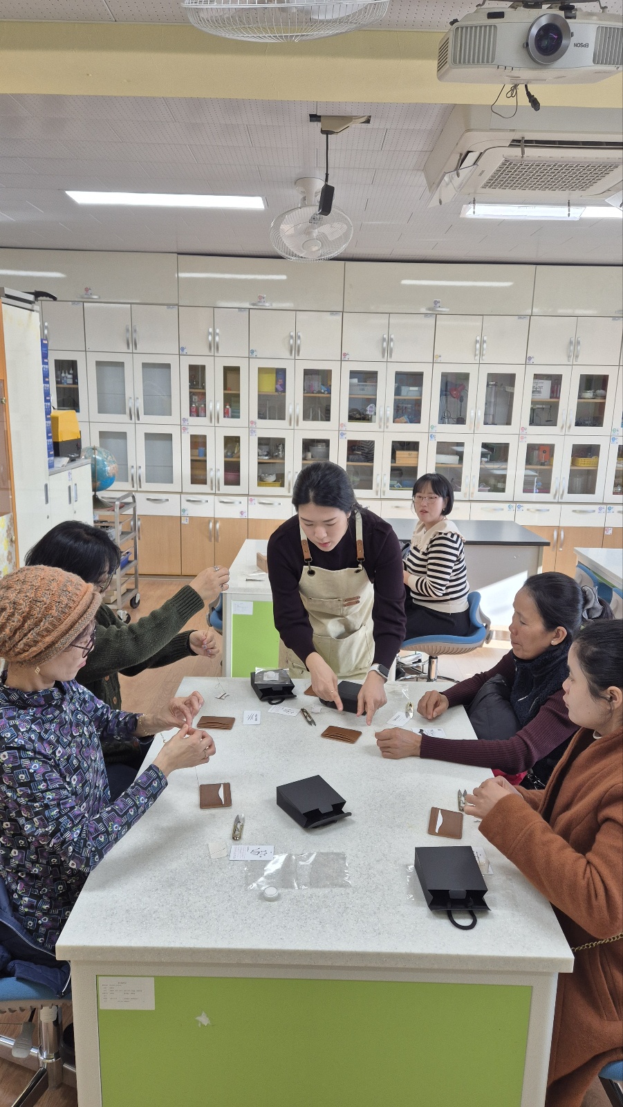 (20241204)학부모교육-가죽공예 사진